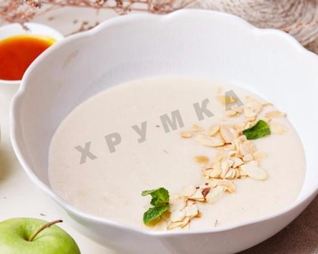 Каша манная с томлеными яблоками на молоке