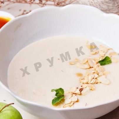 Каша манная с томлеными яблоками на молоке