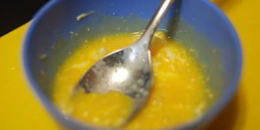 манная каша на молоке с желтком