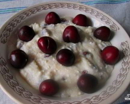 Манная каша с изюмом