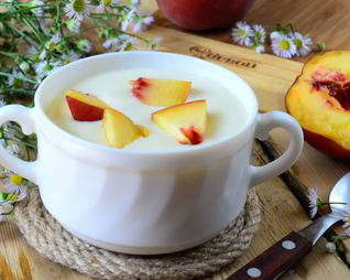 Манная каша с персиками