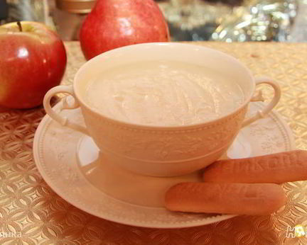 Манная каша с яблоком