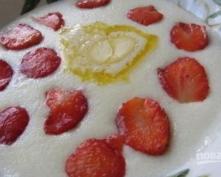 Манная каша с ягодами