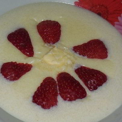 Вкусная манная каша на молоке