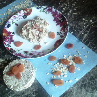 Овсяная каша с курагой