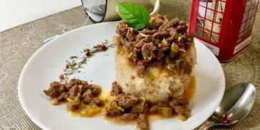 овсяная каша с мясным соусом и красным вином