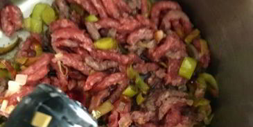 овсяная каша с мясным соусом и красным вином