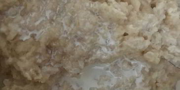 овсяная каша с мясным соусом и красным вином