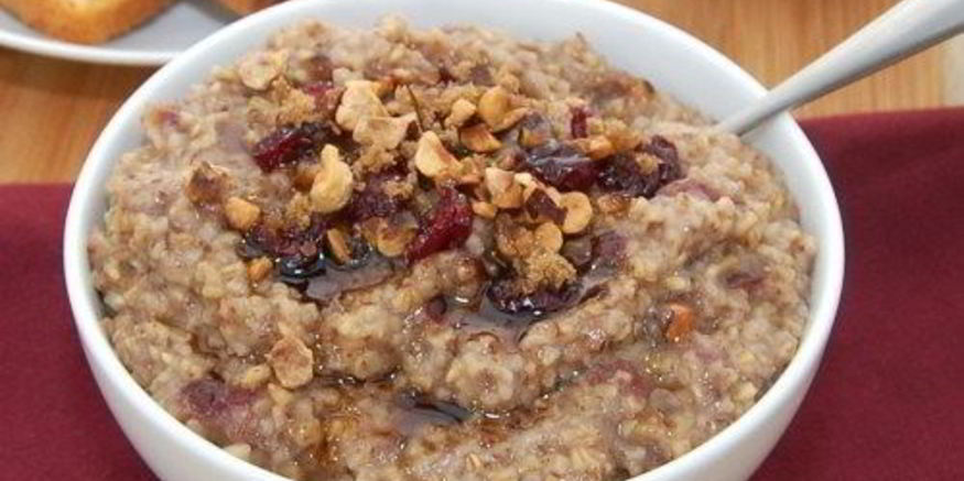 Рецепт овсяной каши с сушеной вишней и фундуком