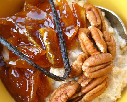 Овсяная каша с ванилью, кумкватом и пеканом