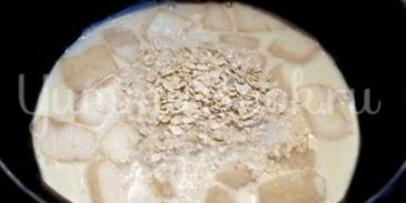 овсяная каша с яблоками, грецкими орехами и клубникой