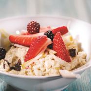 Рецепт Овсяной каши с яблоком, изюмом и корицей