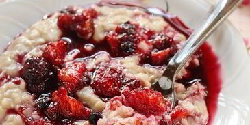 овсяная каша с ягодами, апельсином и корицей