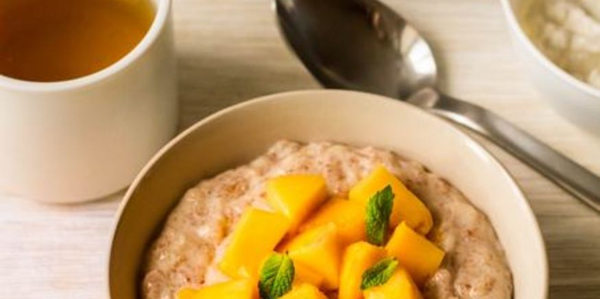 Рецепт овсяной каши со сгущенкой и манго