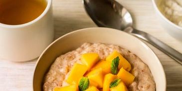 овсяная каша со сгущенкой и манго