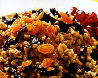 Овсянка с черносливом и изюмом