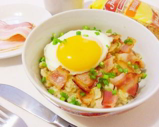 Пикантная овсянка c беконом и сыром