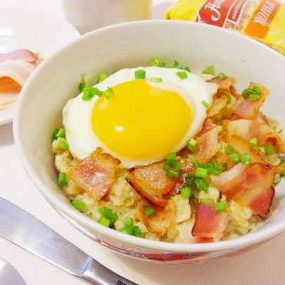 Пикантная овсянка c беконом и сыром