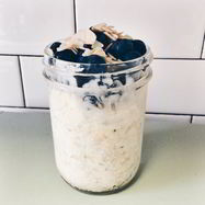 Рецепт Сырой овсяной каши с ягодами и миндалем