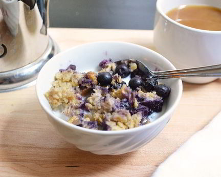 Запеченная овсянка с черникой и бананом