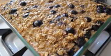 запеченная овсянка с черникой и бананом