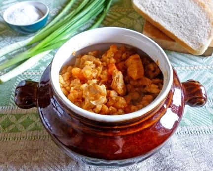 Каша с мясом в горшочке в духовке перловая