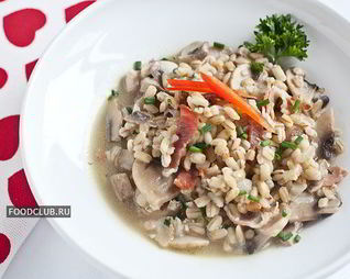 Перловая каша с грибами и беконом