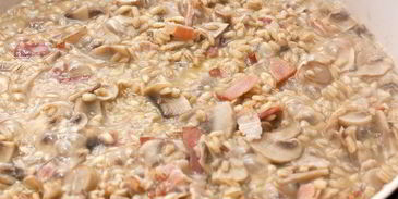 перловая каша с грибами и беконом