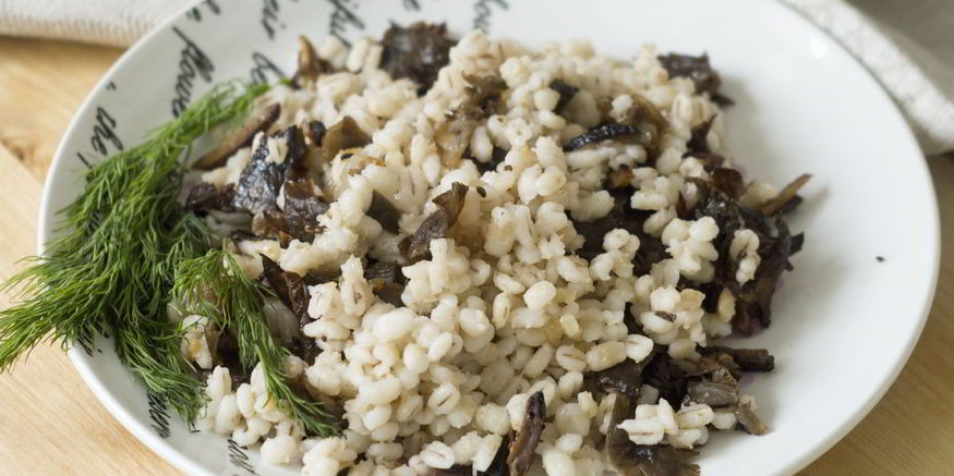 Рецепт перловой каши с грибами в горшочке