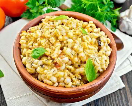 Перловая каша с помидорами и тунцом