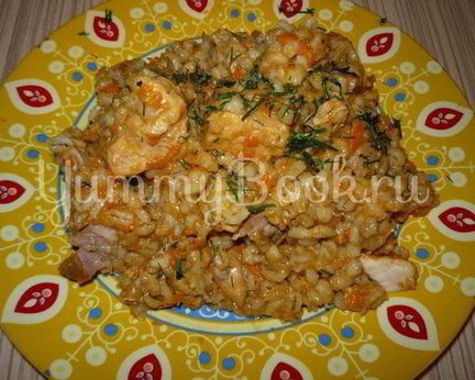 Перловая каша с томатом и курицей из мультиварки