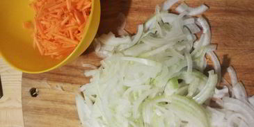 перловая каша с тушеной говядиной и конкассе из томатов