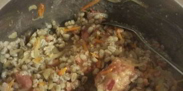 перловая каша с тушеной говядиной и конкассе из томатов