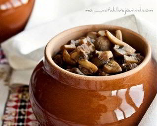 Перловая каша в горшочках с грибами