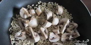 перловка с грибами в горшочке