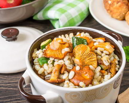 Перловка с лисичками и овощами