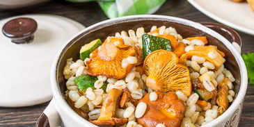 перловка с лисичками и овощами