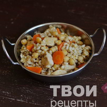 Перловка с нутом и куриной грудкой