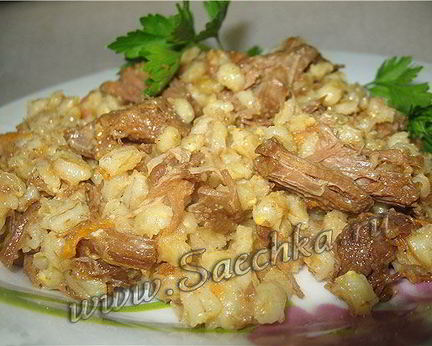 Перловка с тушенкой