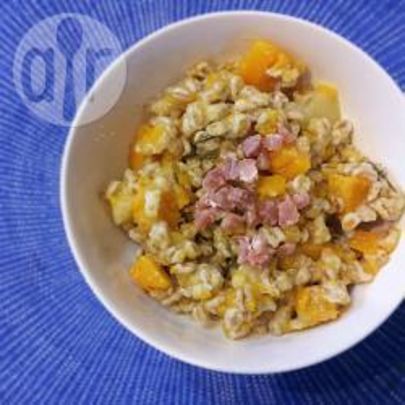 Перловка с тыквой и грудинкой