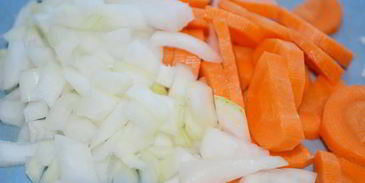 перловка со свининой и грибами в томатном соусе