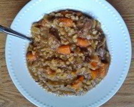 Перловка тушеная с мясом и грибами