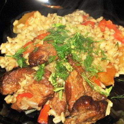 Перловка в горшочке с курицей