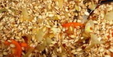 перловка в горшочке с курицей