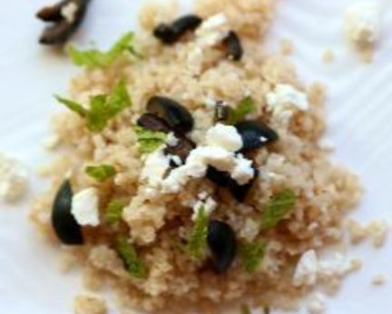 Пшеничная каша с маслинами и мятой