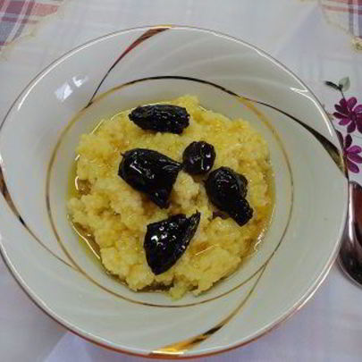 Каша пшенная с черносливом