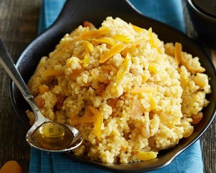 Пшенная каша с изюмом, курагой и урбечем