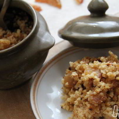 Пшенная каша с карамельными яблоками