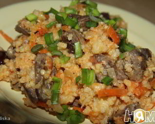Пшенная каша с куриными сердечками