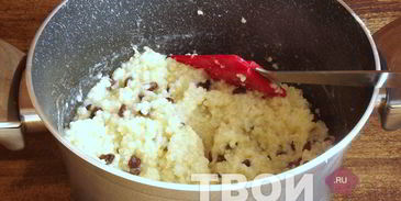 пшенная каша с творогом и изюмом